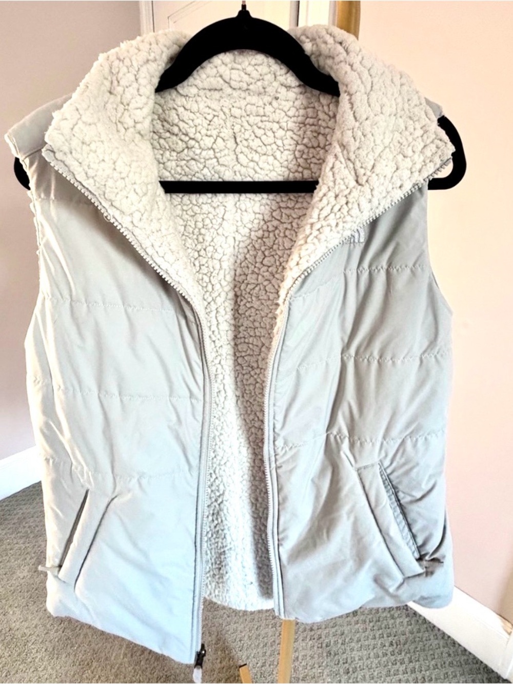 The North Face Jacket Sherpa Lined Puffer Vest Women’s Medium Cream Fleece Colla